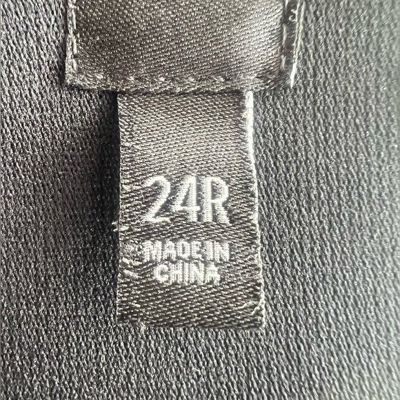 TORRID | ladies bombshell skinny cropped pants. Size: 24R - Picture 7 of 12